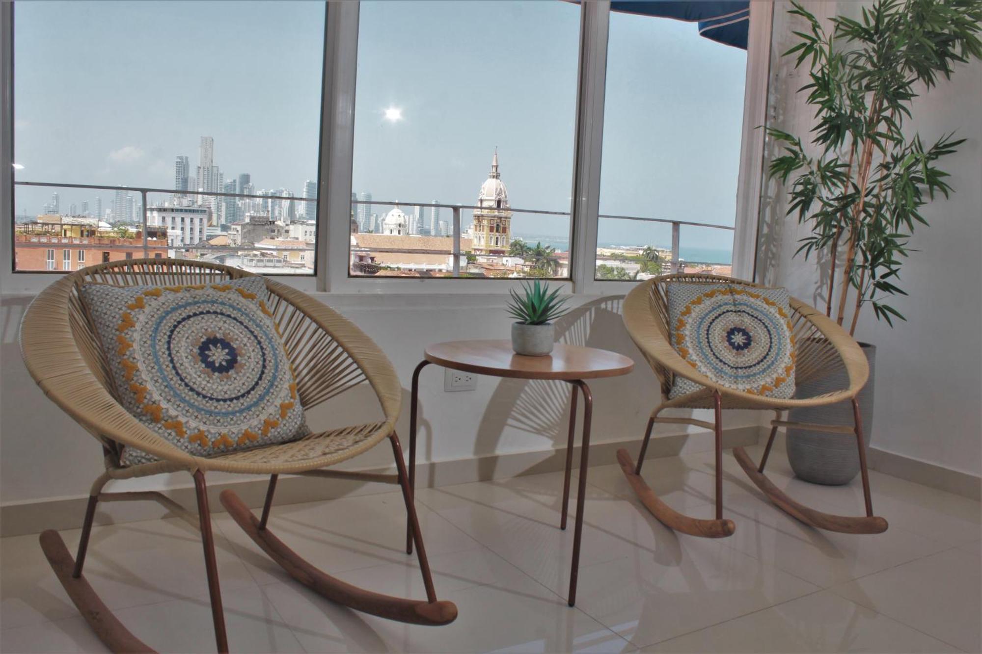 Hermosos En La Ciudad Vieja *